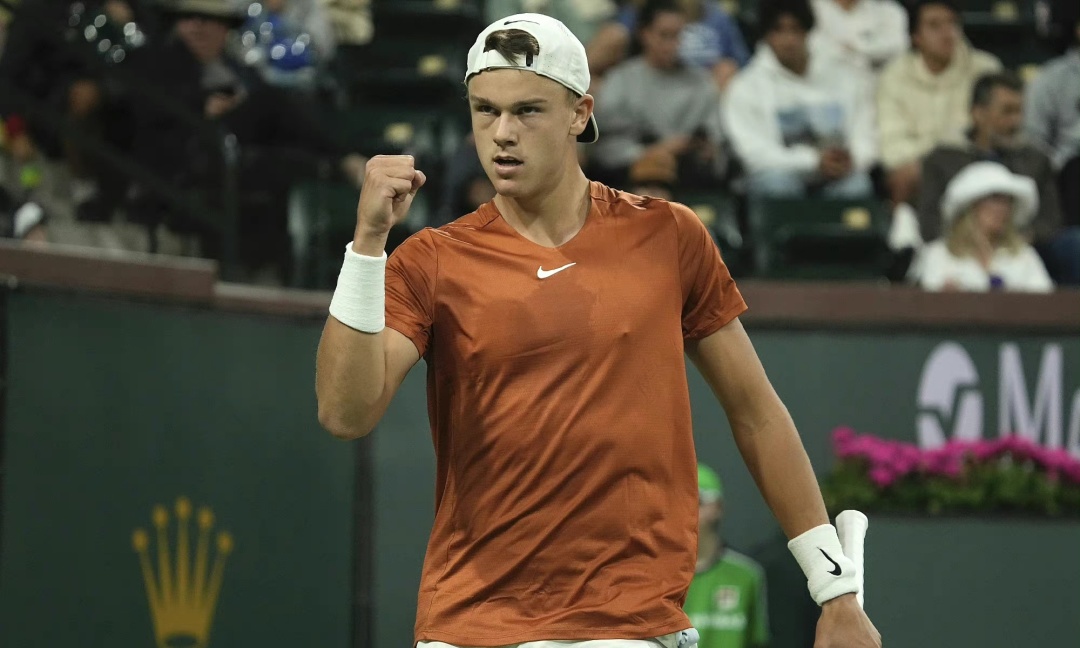 他经常在比 他经常在比