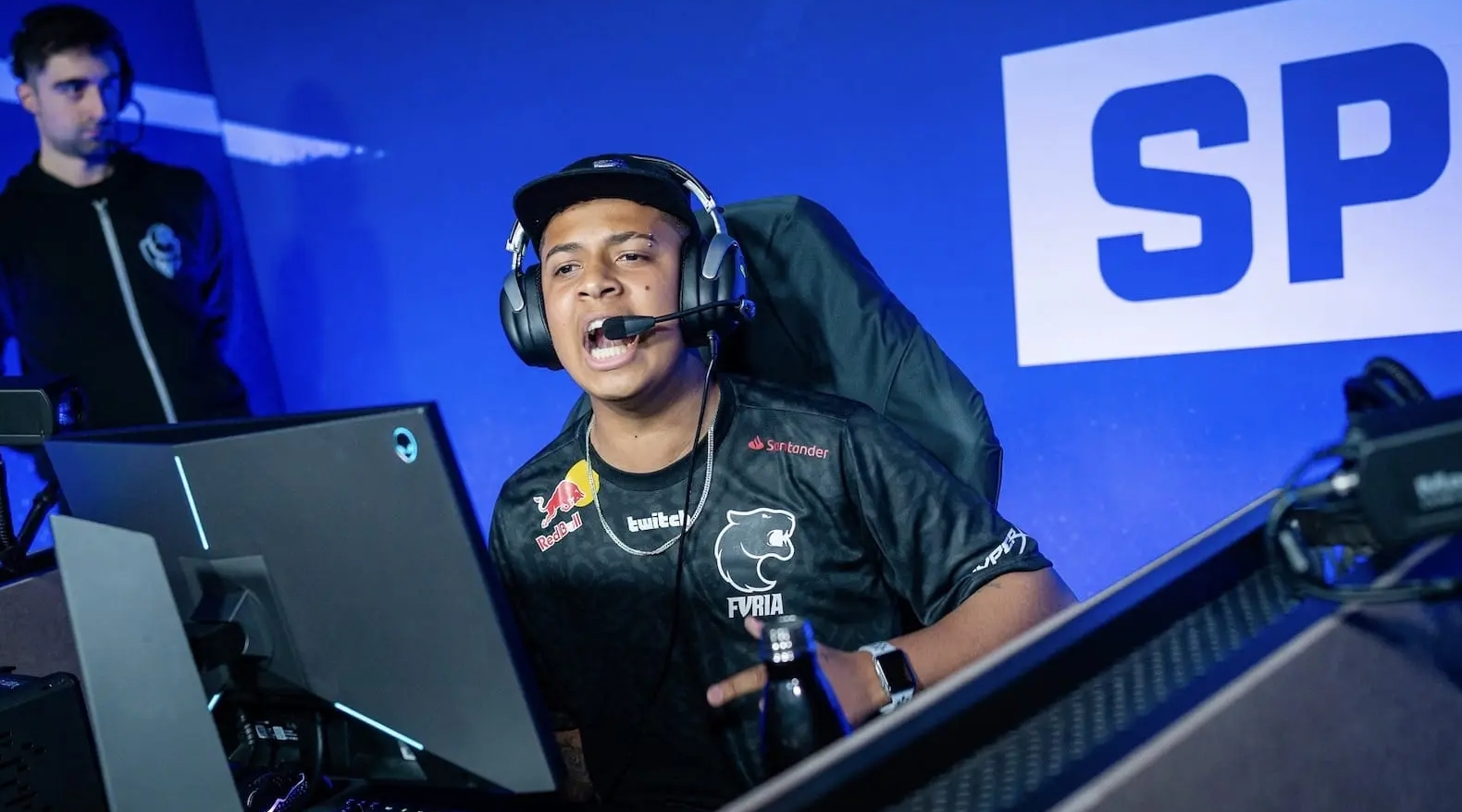 但他们通过 但他们通过