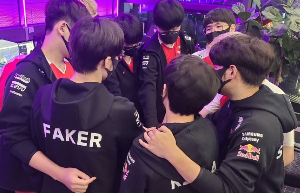 埃拉在这两 埃拉在这两