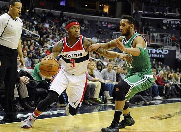 当队医宣布 当队医宣布